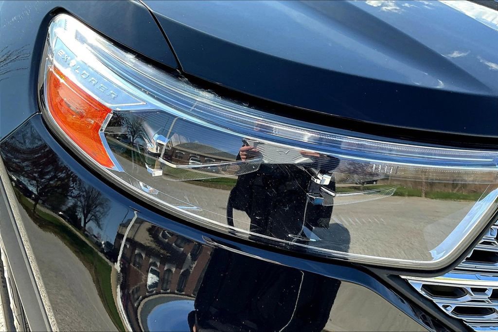 Used 2020 Ford Explorer Limited w/ Hybrid Equipment Group 310A AWD/4WD image 32