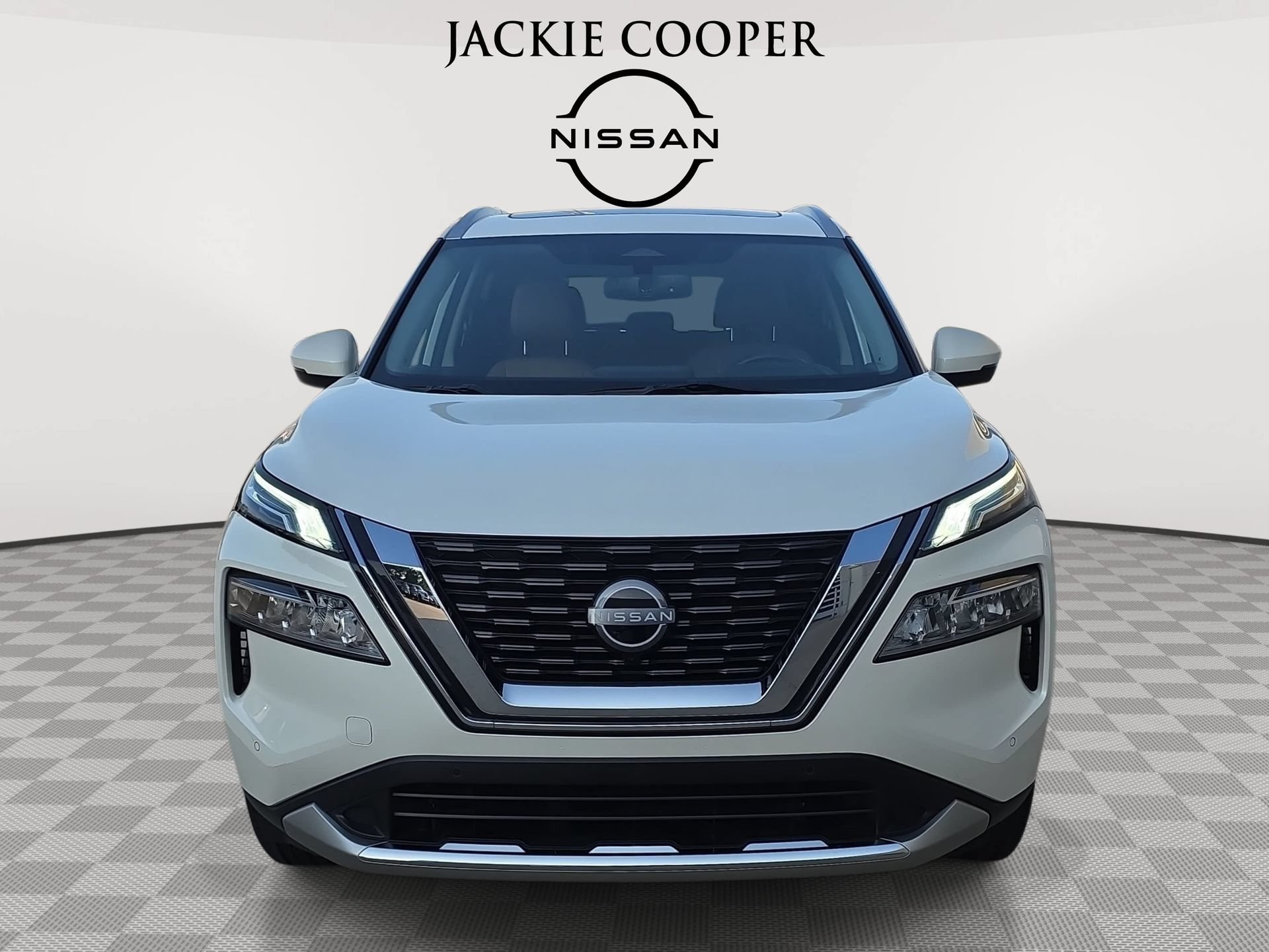 Used 2023 Nissan Rogue Platinum w/ Platinum Premium Package FWD image 2