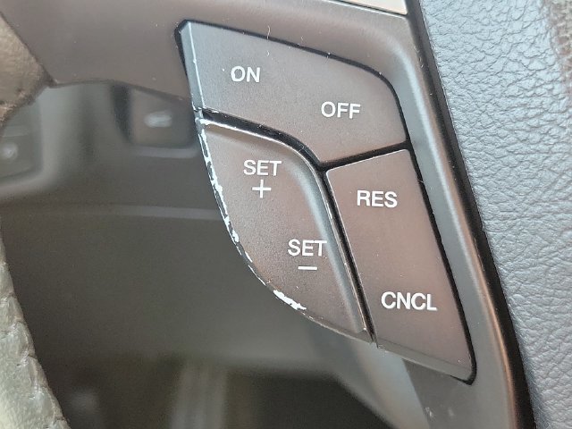 Used 2013 Ford Fusion SE FWD image 21