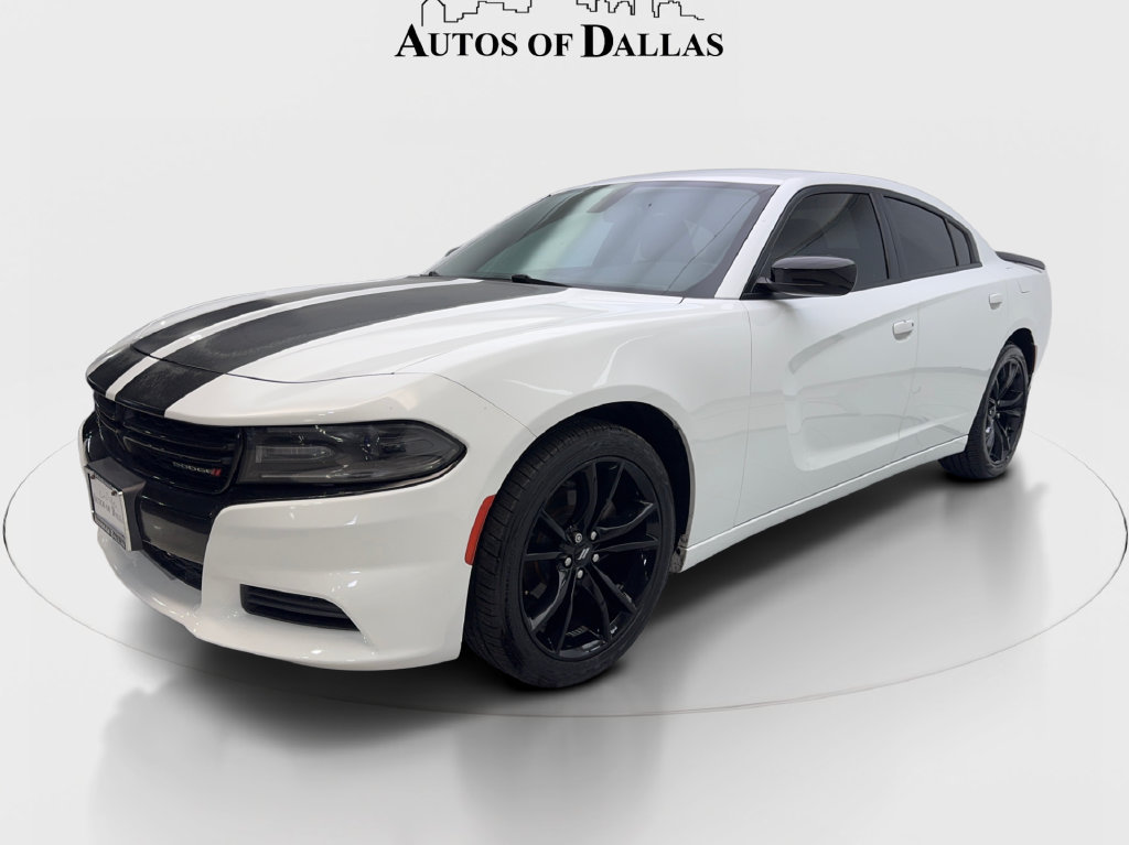 Used 2018 Dodge Charger SXT w/ Blacktop Package RWD image 3