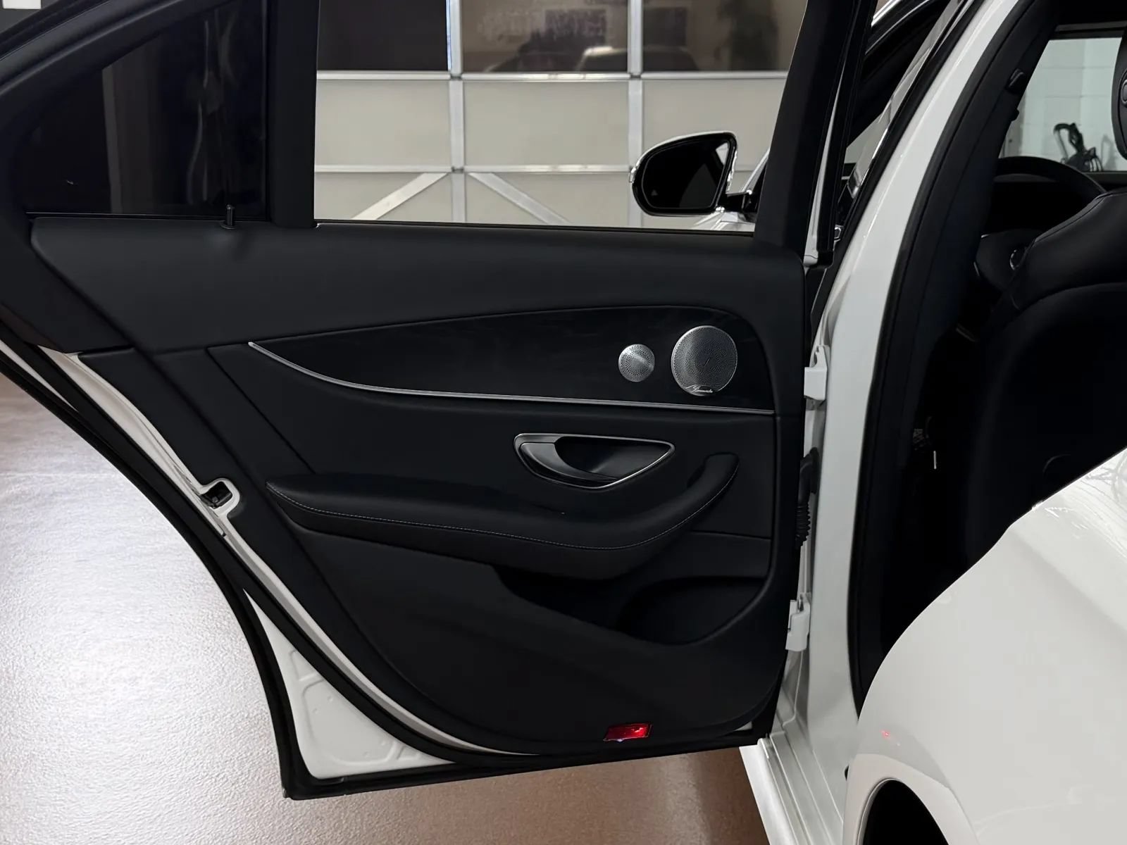 Used 2018 Mercedes-Benz E 300 4MATIC image 32