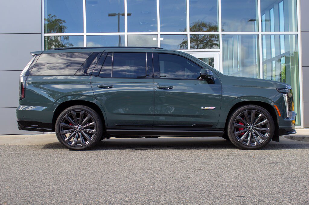 Used 2026 Cadillac Escalade V w/ LPO, Floor Liner Package AWD/4WD image 4