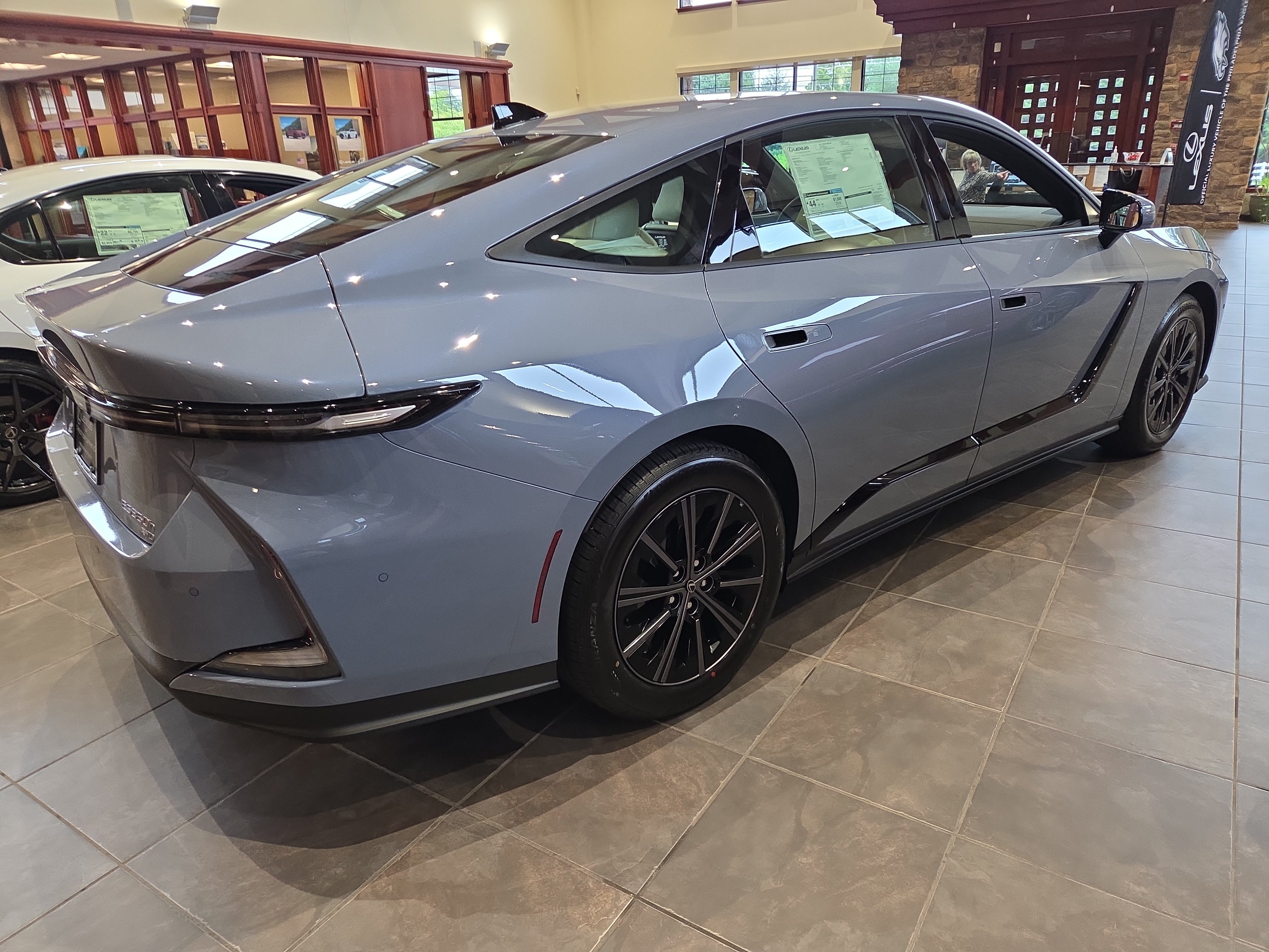 New 2026 Lexus ES 350h AWD image 2