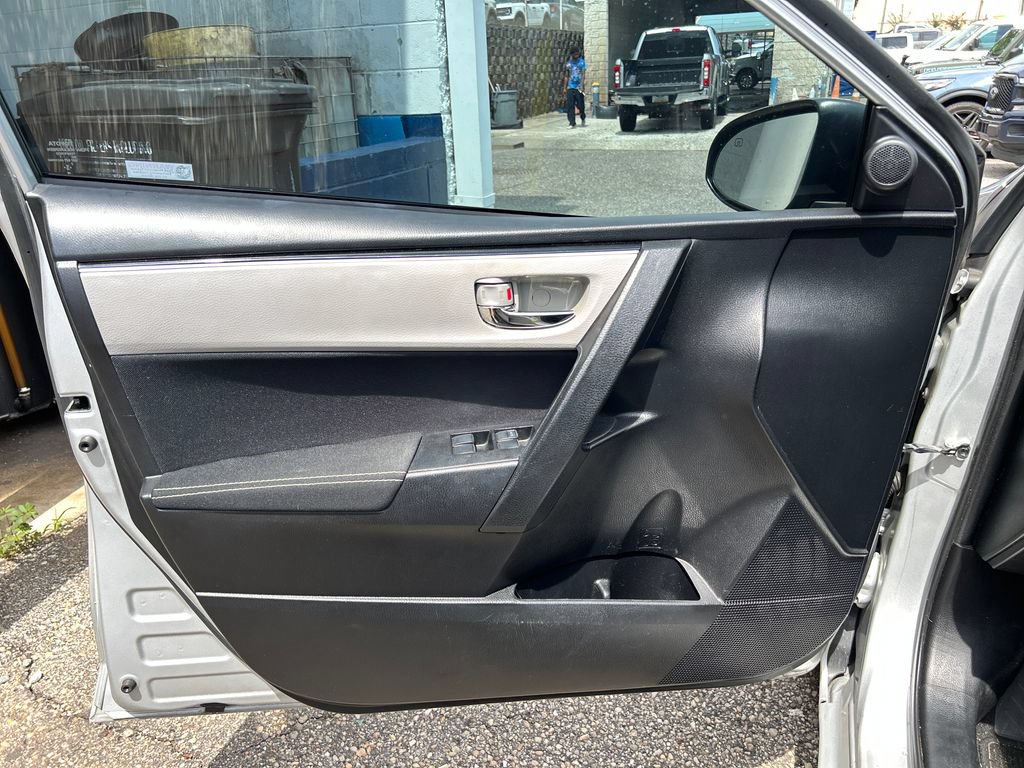 Used 2017 Toyota Corolla LE FWD image 9