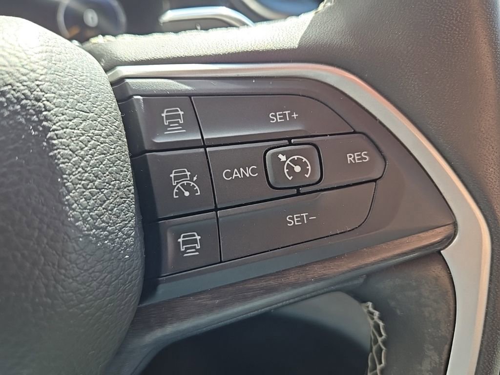 Certified 2023 Jeep Grand Cherokee Limited w/ MOPAR Finishing Package AWD/4WD image 26