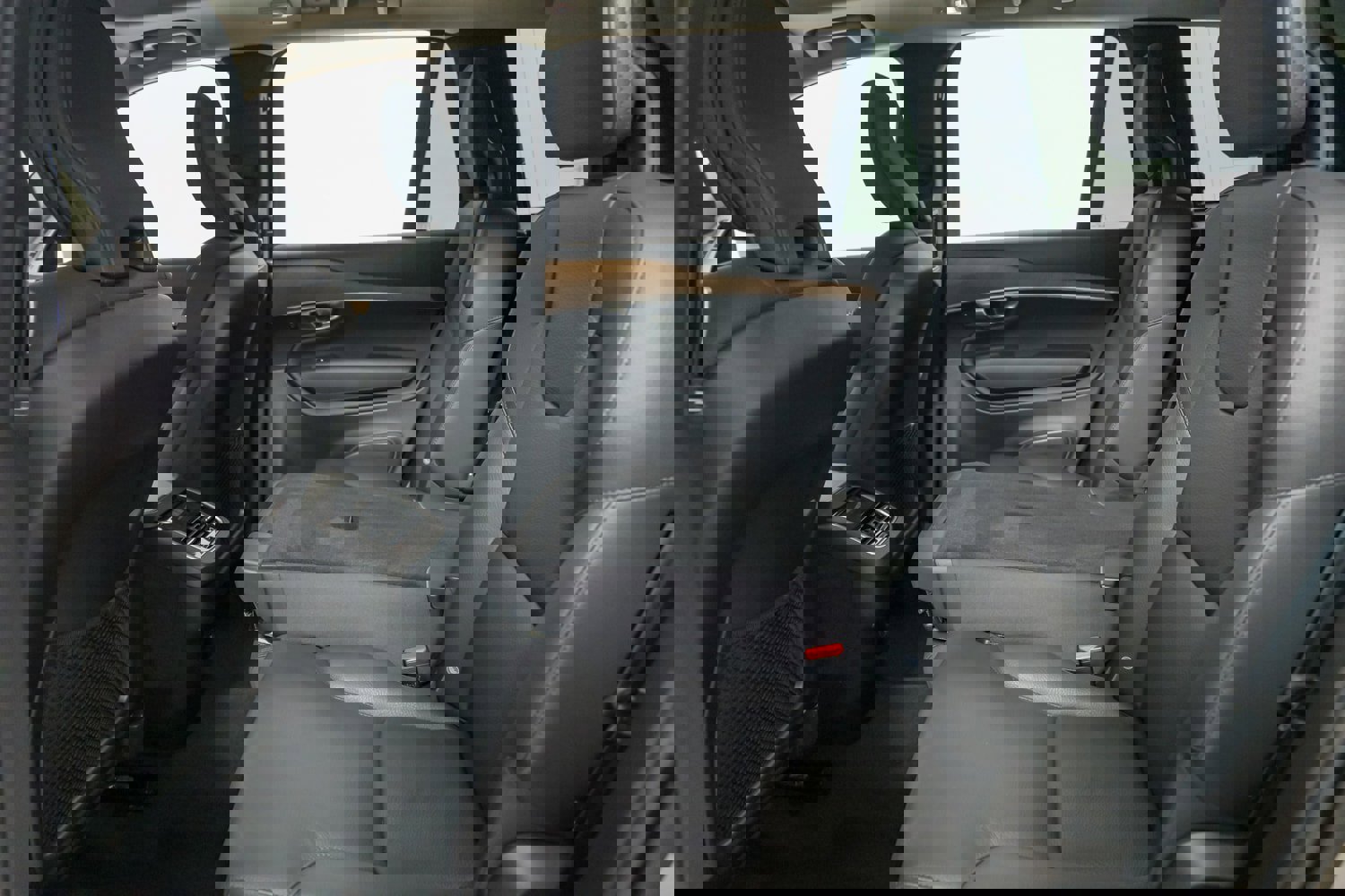 Used 2024 Volvo XC90 B5 Plus image 22