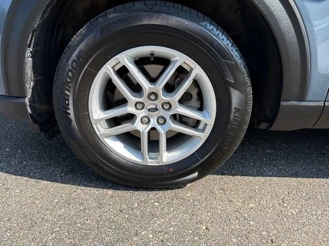 Used 2025 Ford Explorer Active AWD/4WD image 3