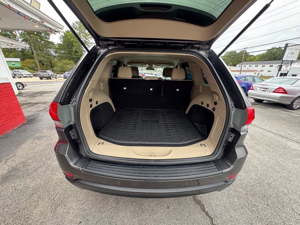 Used 2019 Jeep Grand Cherokee Laredo AWD/4WD image 22