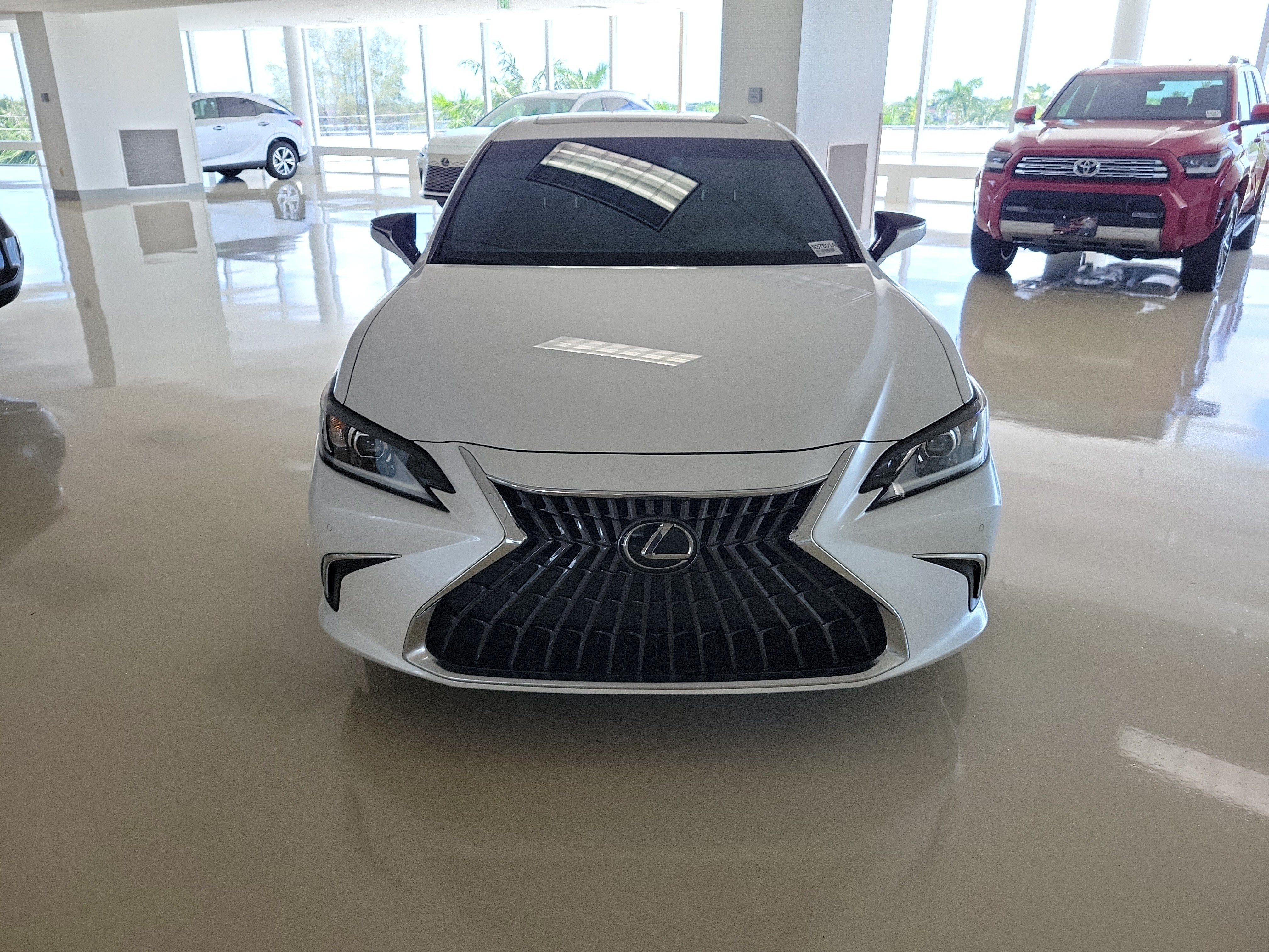 Used 2024 Lexus ES 250 w/ Premium Package AWD/4WD image 3