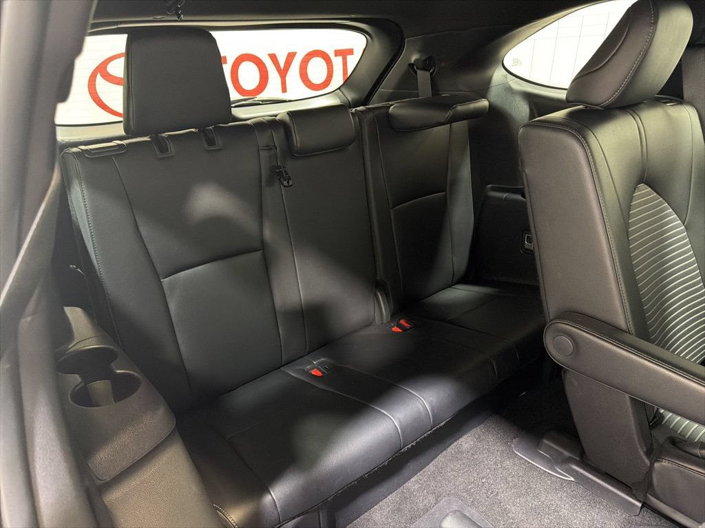 Used 2025 Toyota Highlander XSE AWD/4WD image 16