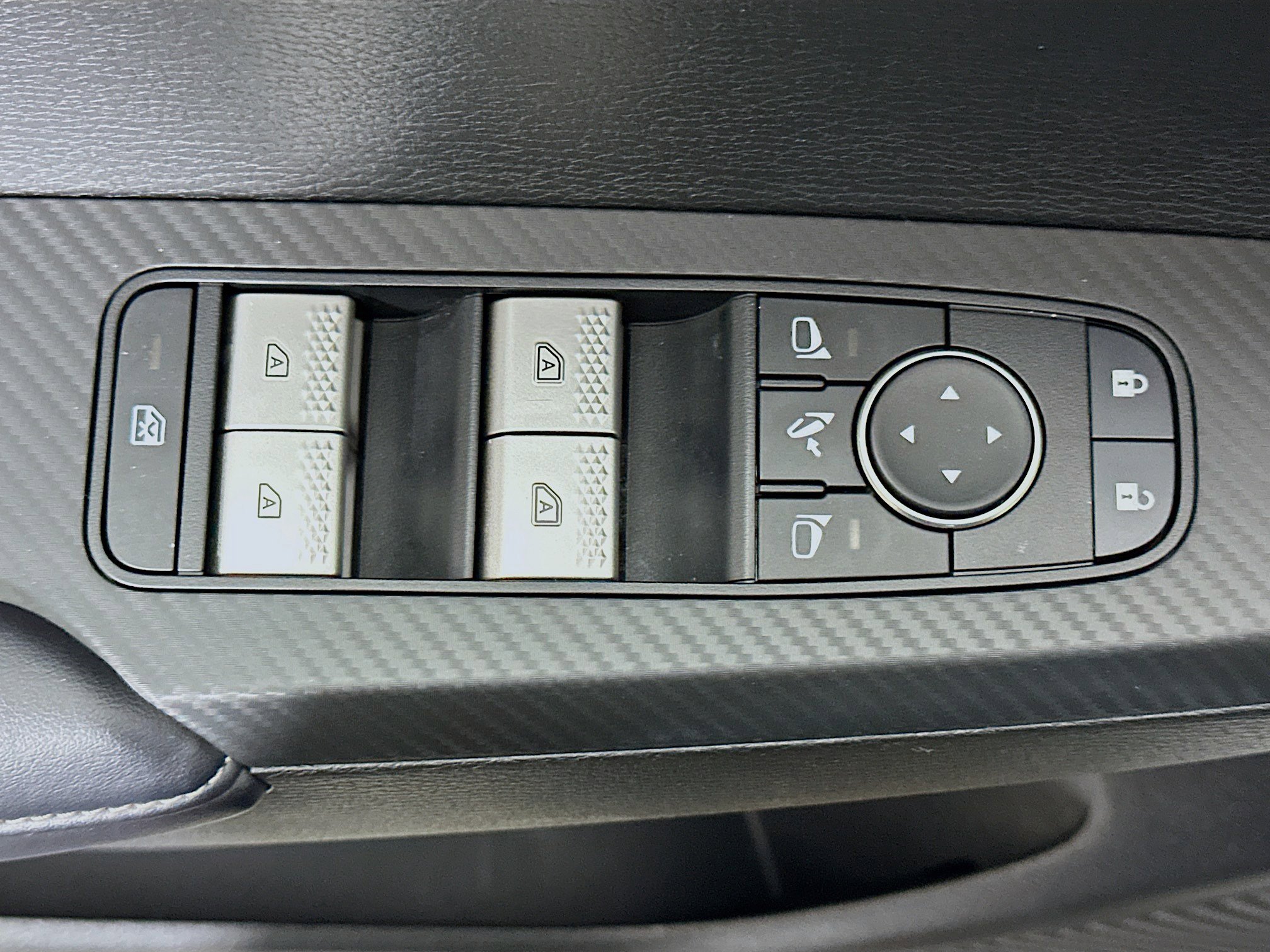 Used 2025 Mitsubishi Outlander SE image 15