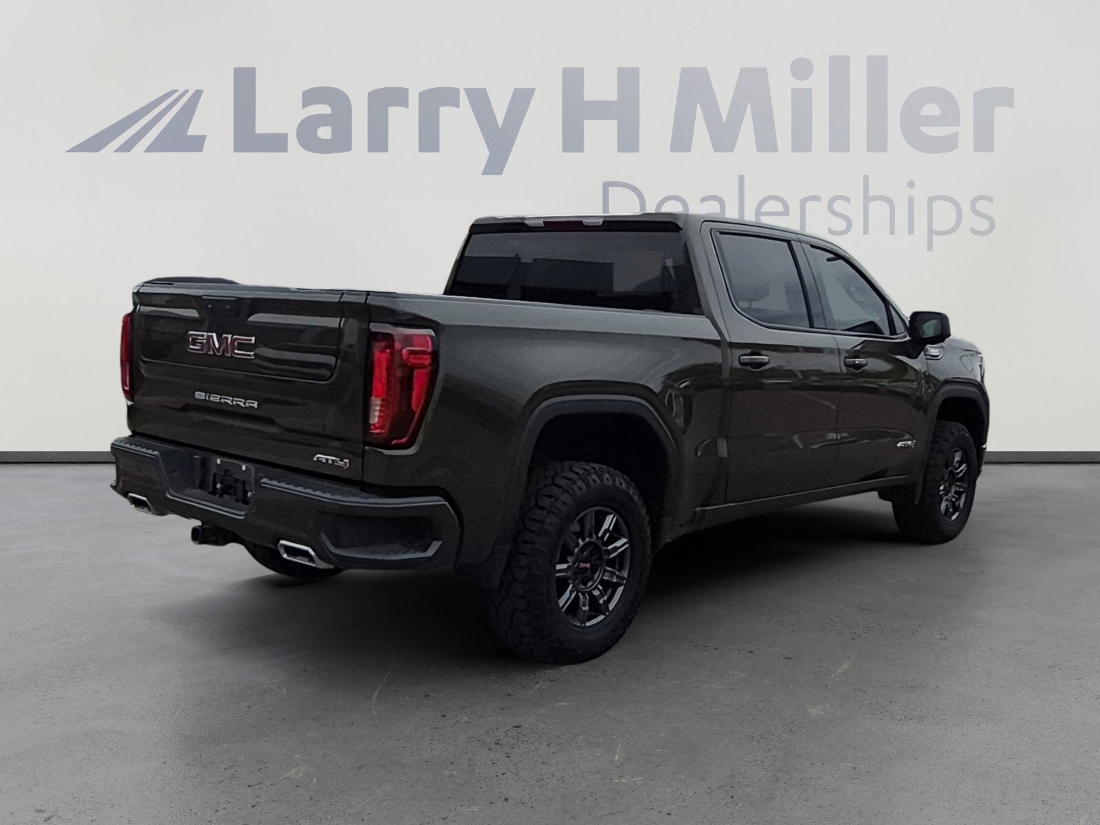 Used 2024 GMC Sierra 1500 AT4 AWD/4WD image 5