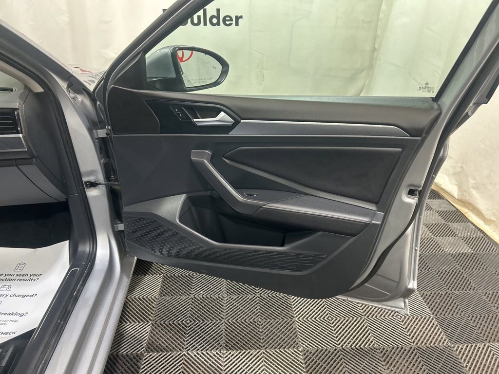 Used 2024 Volkswagen Jetta SE image 9