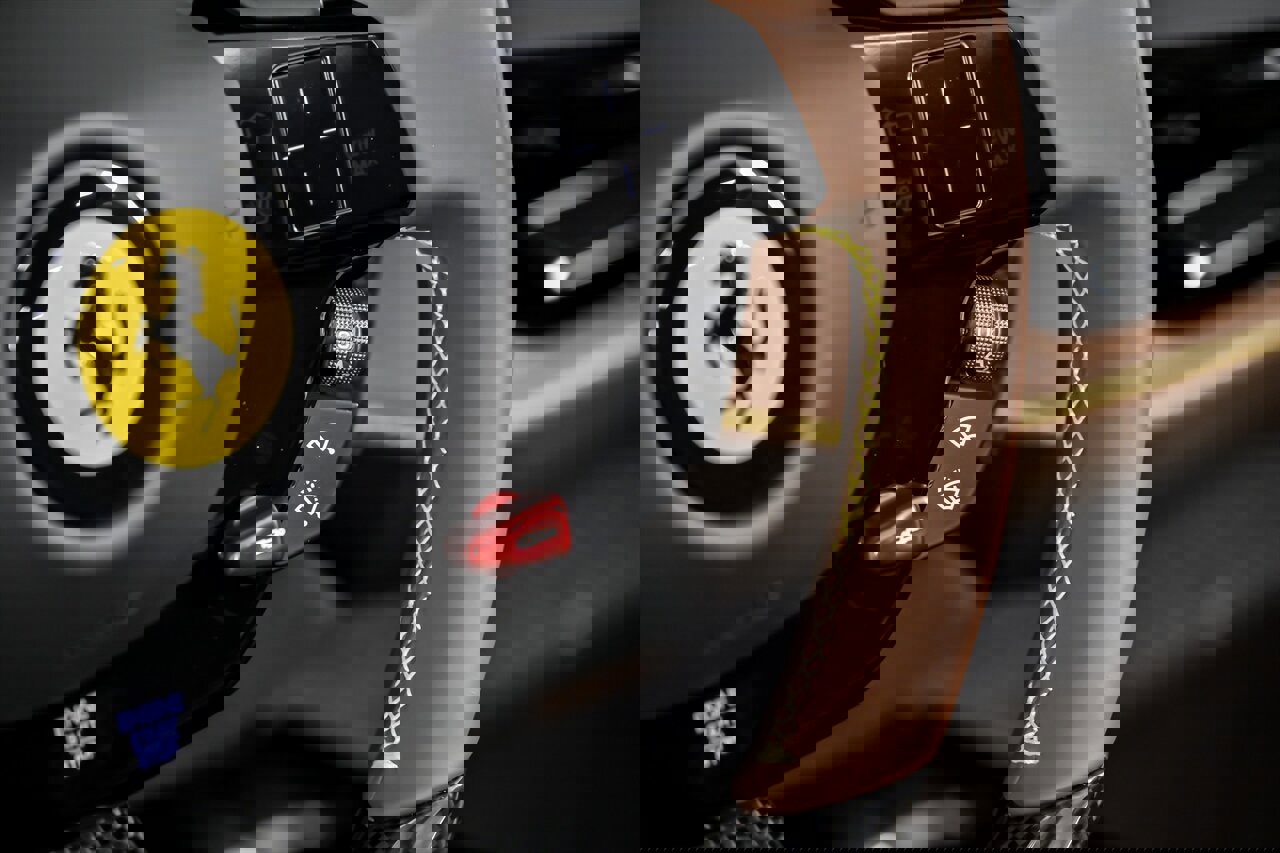 Used 2024 Ferrari SF90 Spider image 31