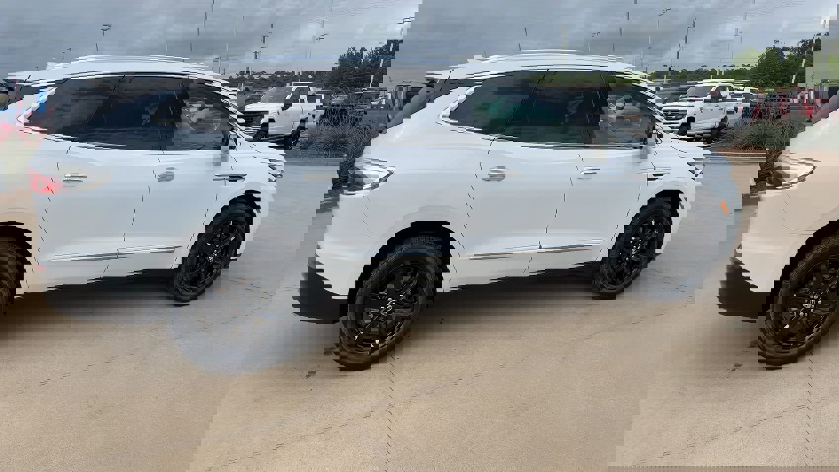 Used 2023 Buick Enclave Essence w/ Sport Touring Edition image 9