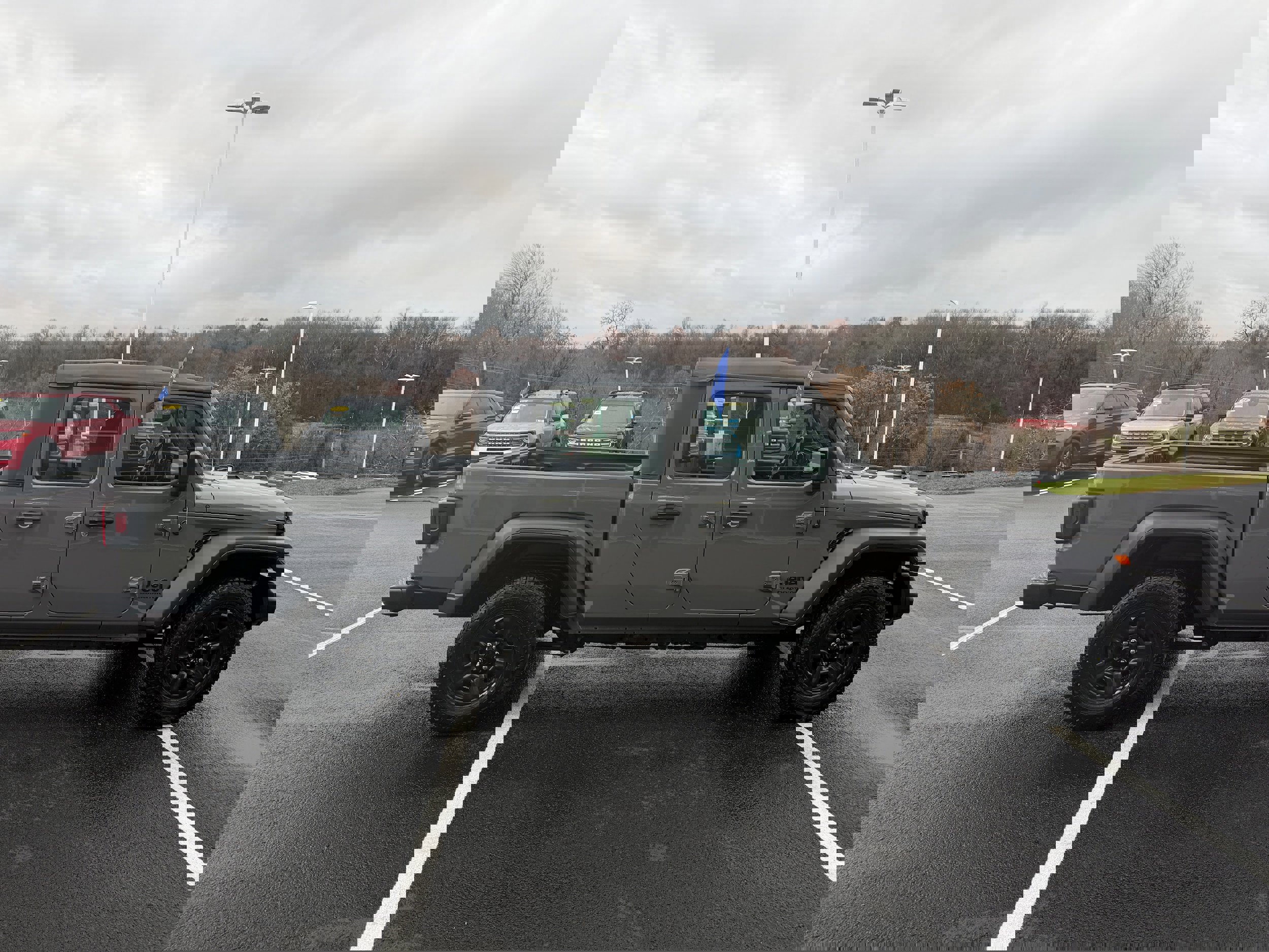 Used 2021 Jeep Gladiator Sport image 4