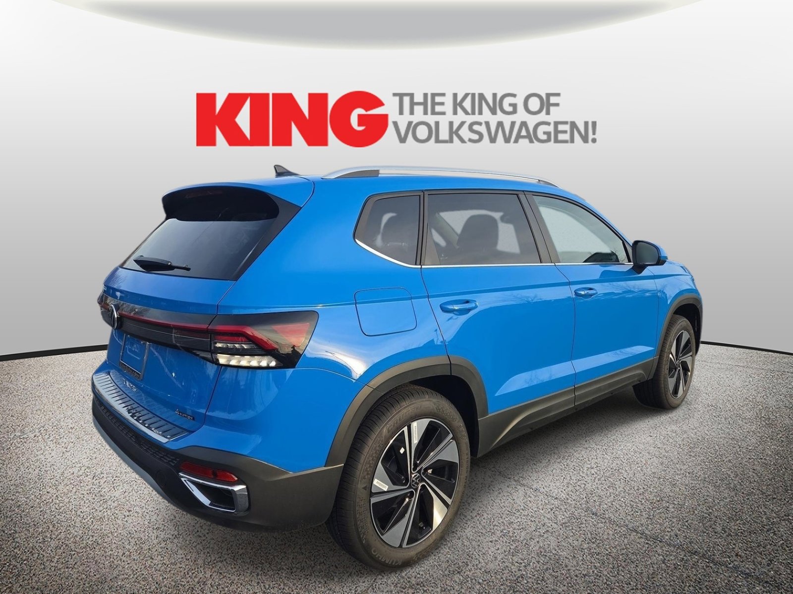 New 2026 Volkswagen Taos SE image 3