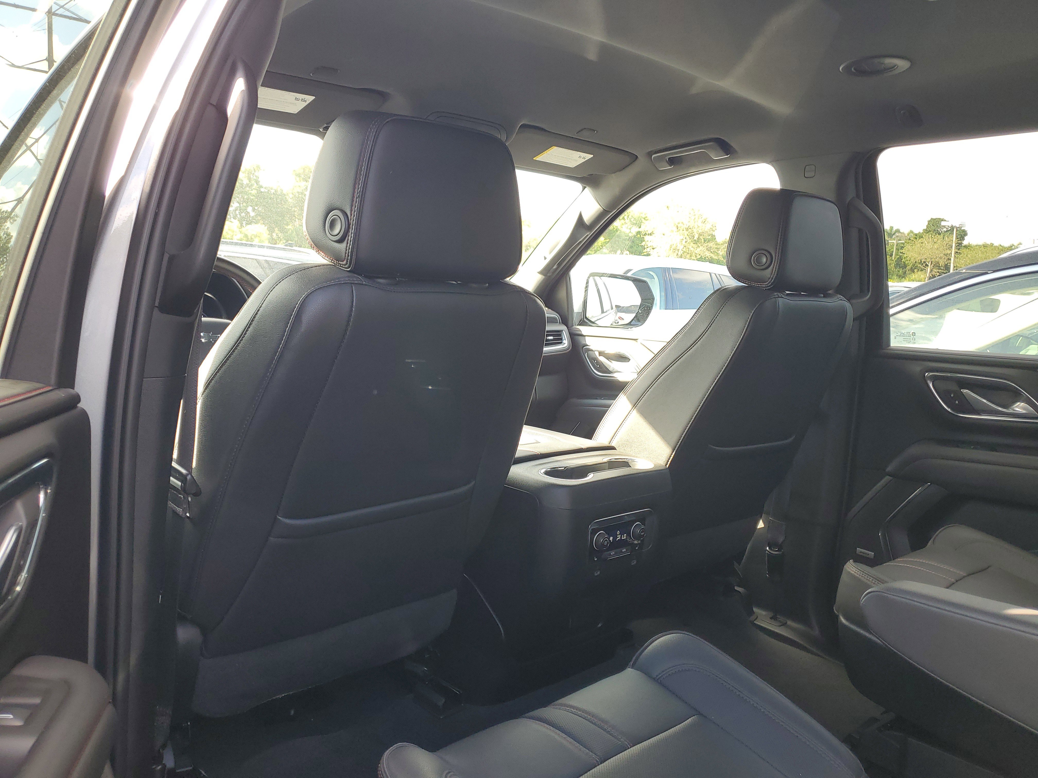 Used 2023 Chevrolet Suburban RST w/ Luxury Package image 7