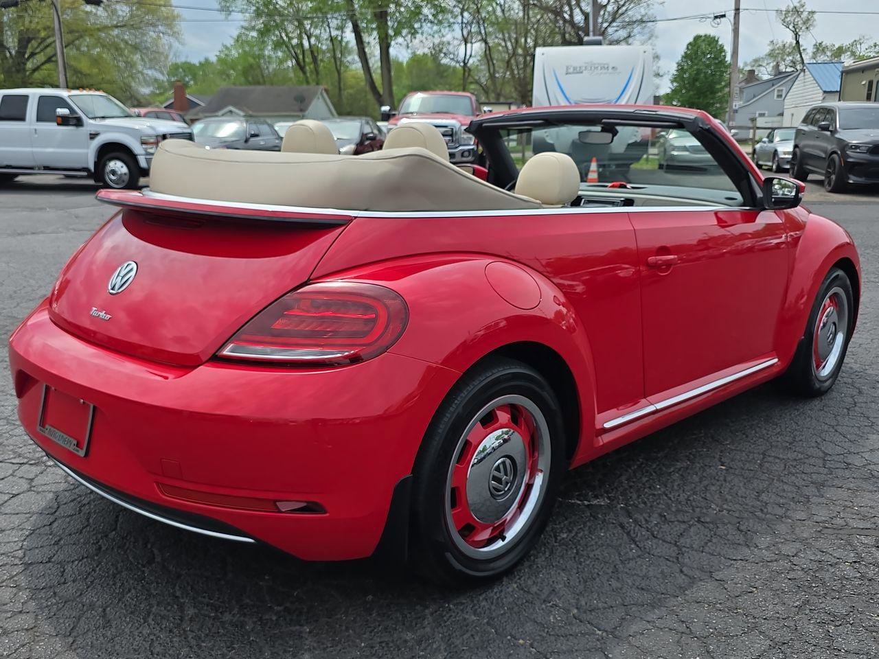 Used 2018 Volkswagen Beetle 2.0T Coast image 2