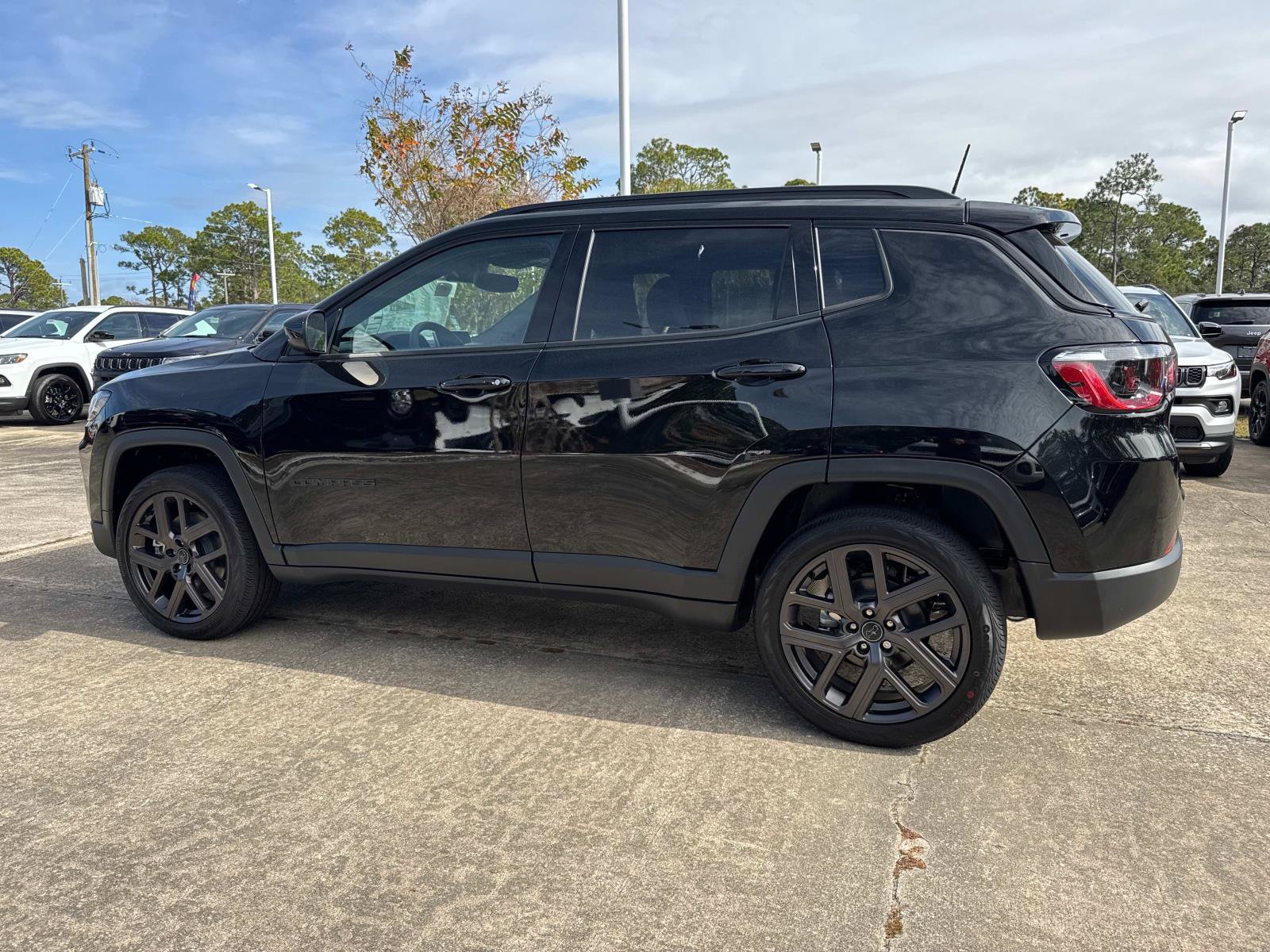 New 2026 Jeep Compass Latitude AWD/4WD image 5