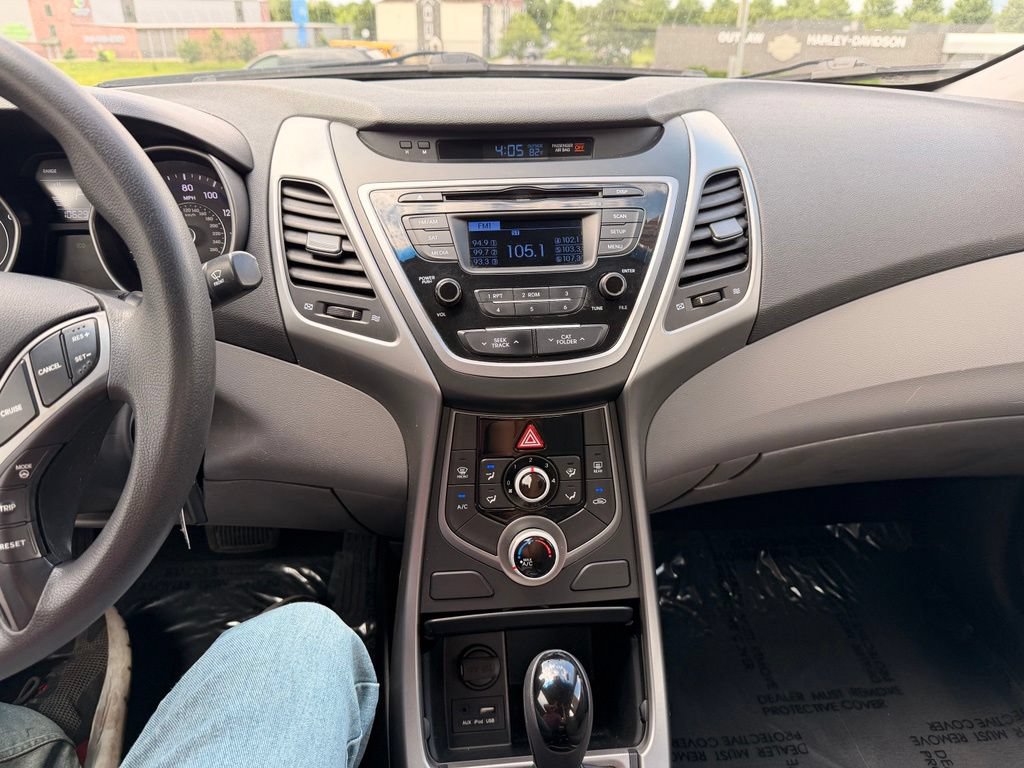 Used 2015 Hyundai Elantra SE FWD image 4