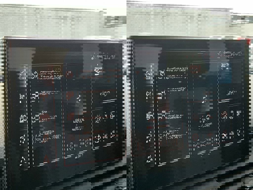 Used 2024 Audi Q5 e Prestige w/ Prestige Package image 30