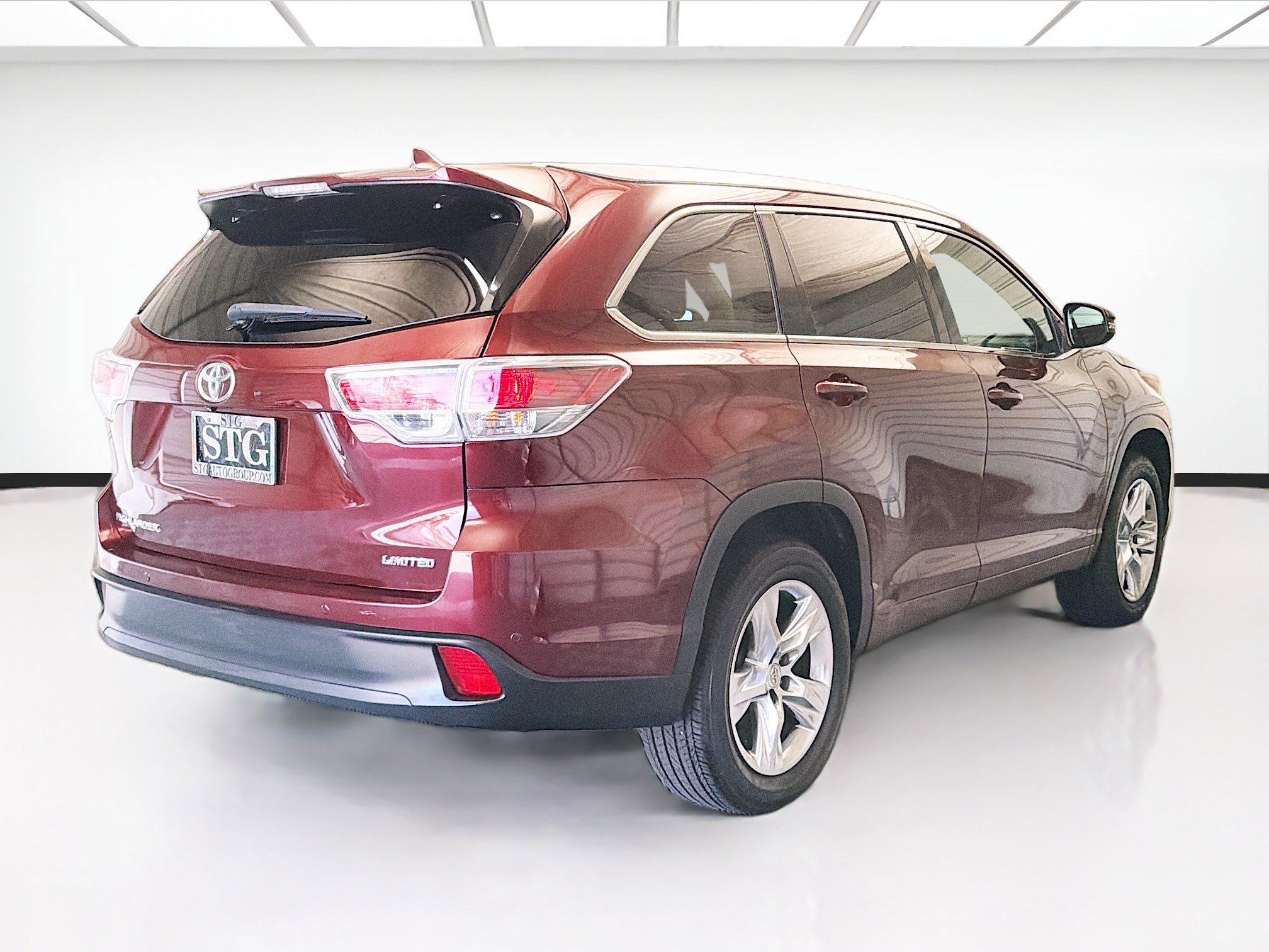 Used 2014 Toyota Highlander Limited w/ Driver Technology Package image 4