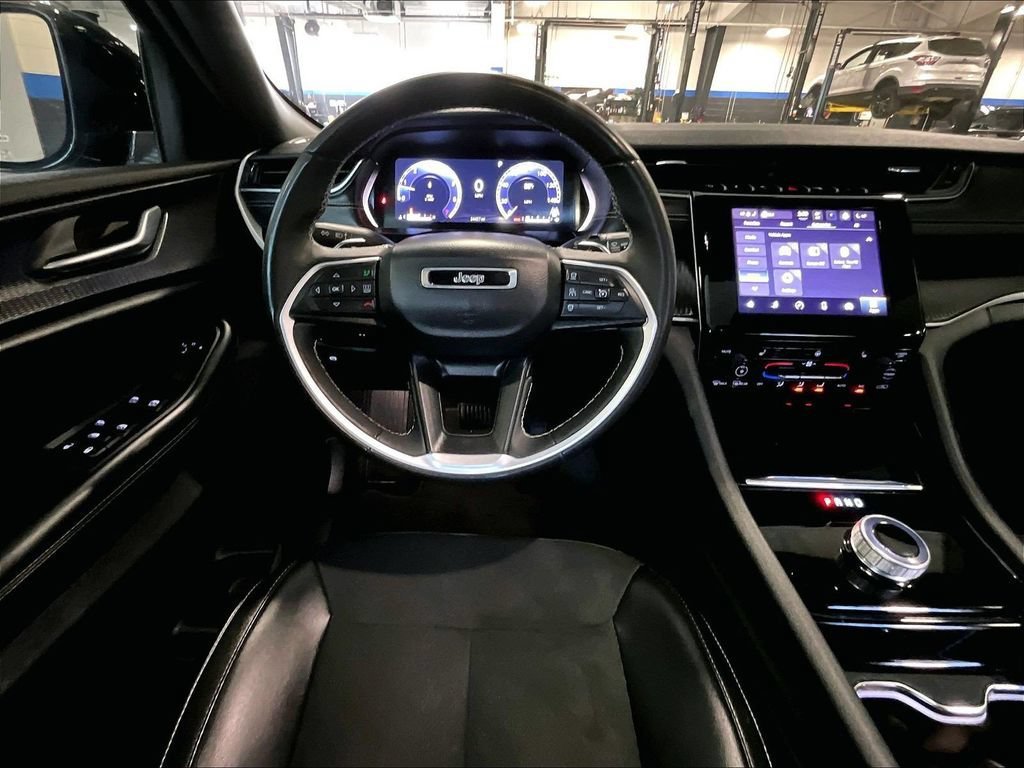 Used 2023 Jeep Grand Cherokee Altitude AWD/4WD image 18