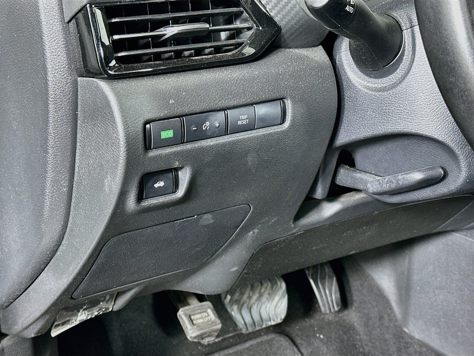 Used 2025 Nissan Sentra SR FWD image 17