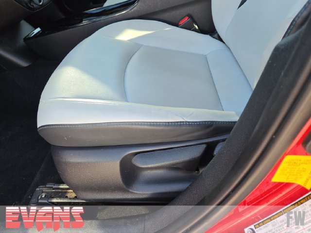 Used 2020 Toyota Prius XLE AWD/4WD image 21
