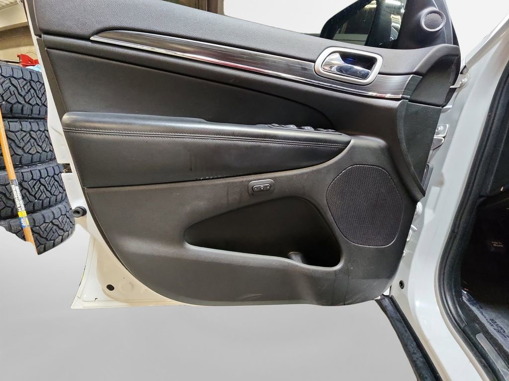 Used 2019 Jeep Grand Cherokee Limited image 14