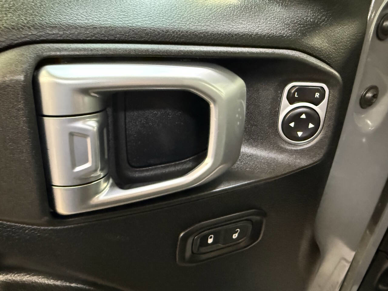 Used 2019 Jeep Wrangler Sport image 37