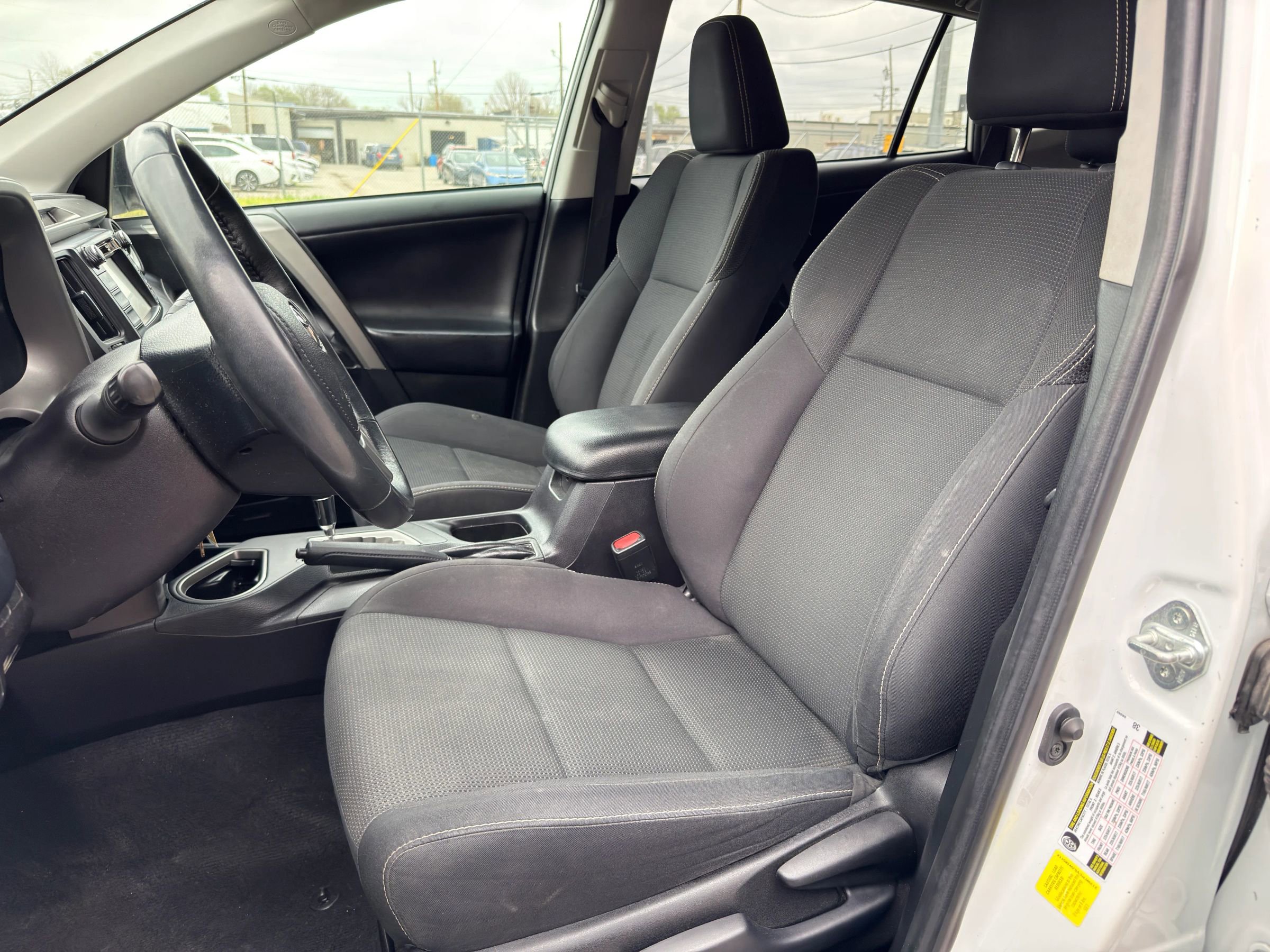 Used 2018 Toyota RAV4 XLE FWD image 16