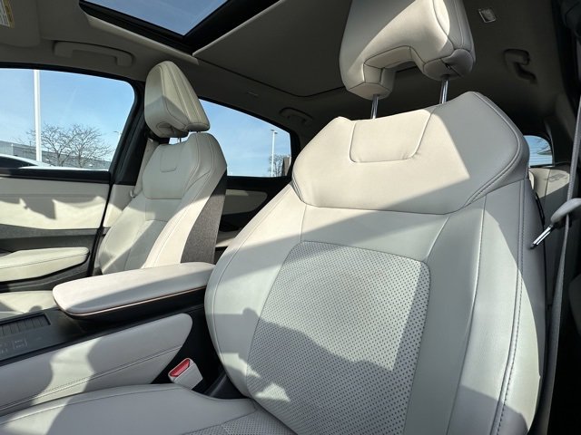 Certified 2023 Nissan Ariya AWD image 27