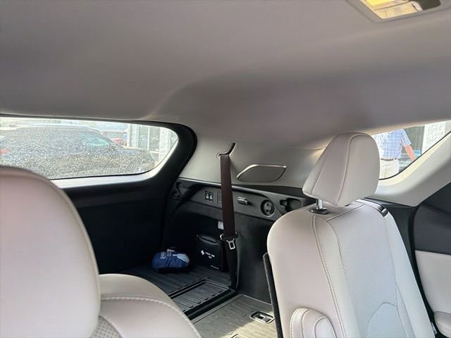 Used 2020 Lexus RX 350L Premium w/ Premium Package image 15