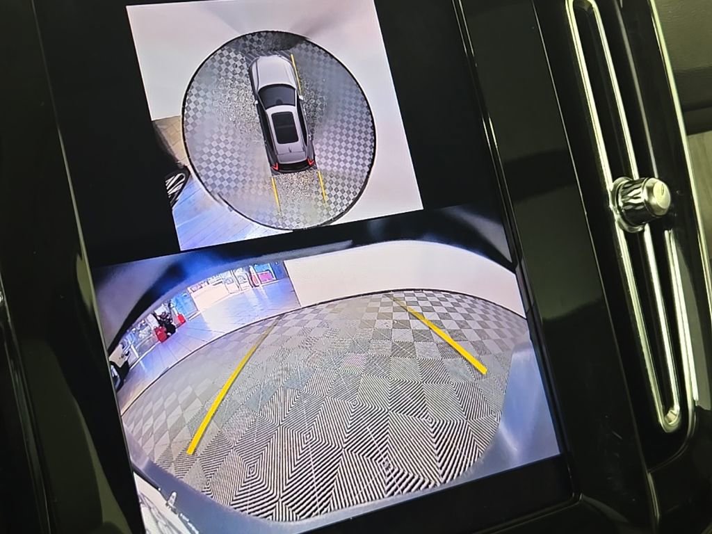 Certified 2024 Volvo XC40 B5 Plus w/ Climate Package image 26