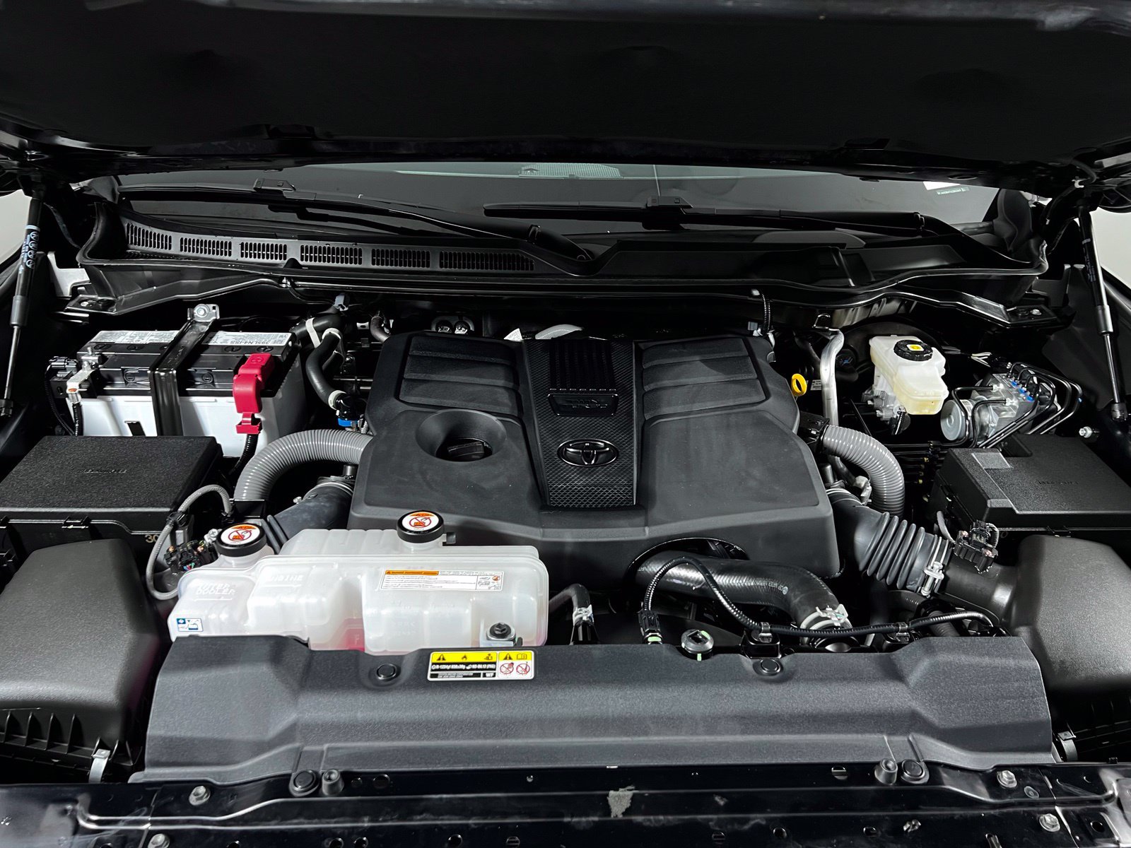 Certified 2026 Toyota Tundra Limited AWD/4WD image 9