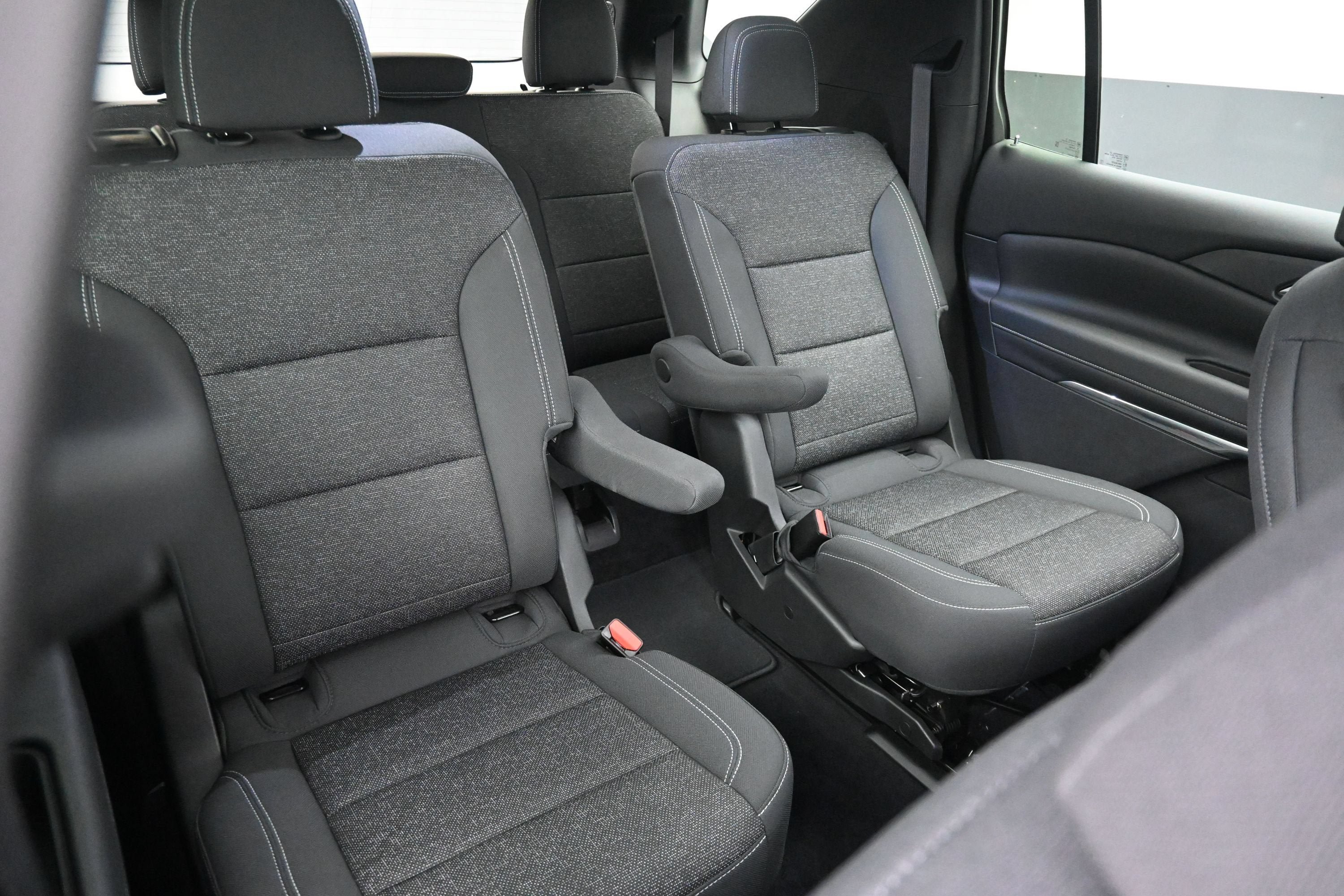 Certified 2025 Chevrolet Traverse LT FWD image 32