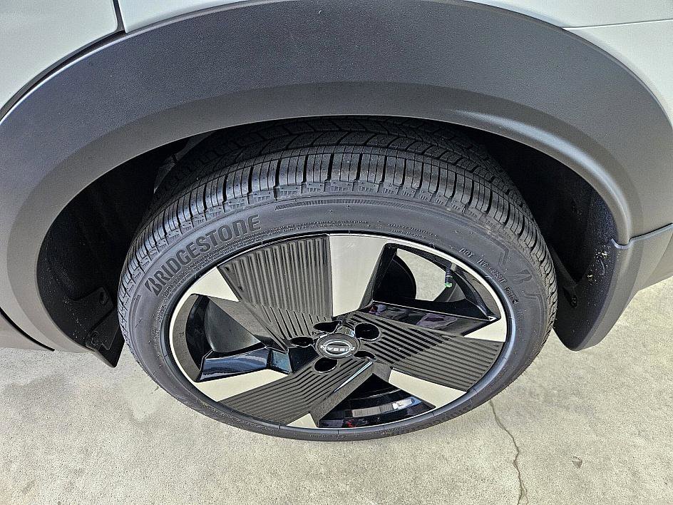 New 2026 Nissan Kicks SR w/ Cold Weather Package image 7