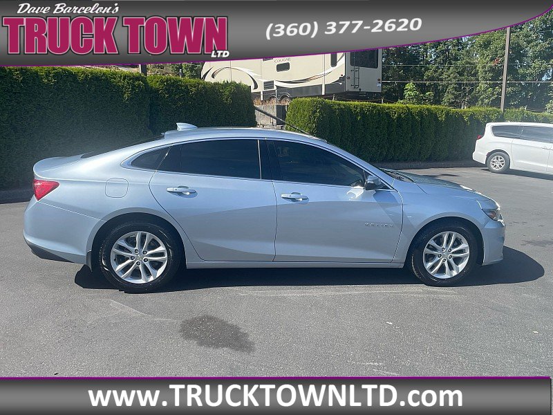 Used 2017 Chevrolet Malibu LT w/ Leather Package FWD image 6