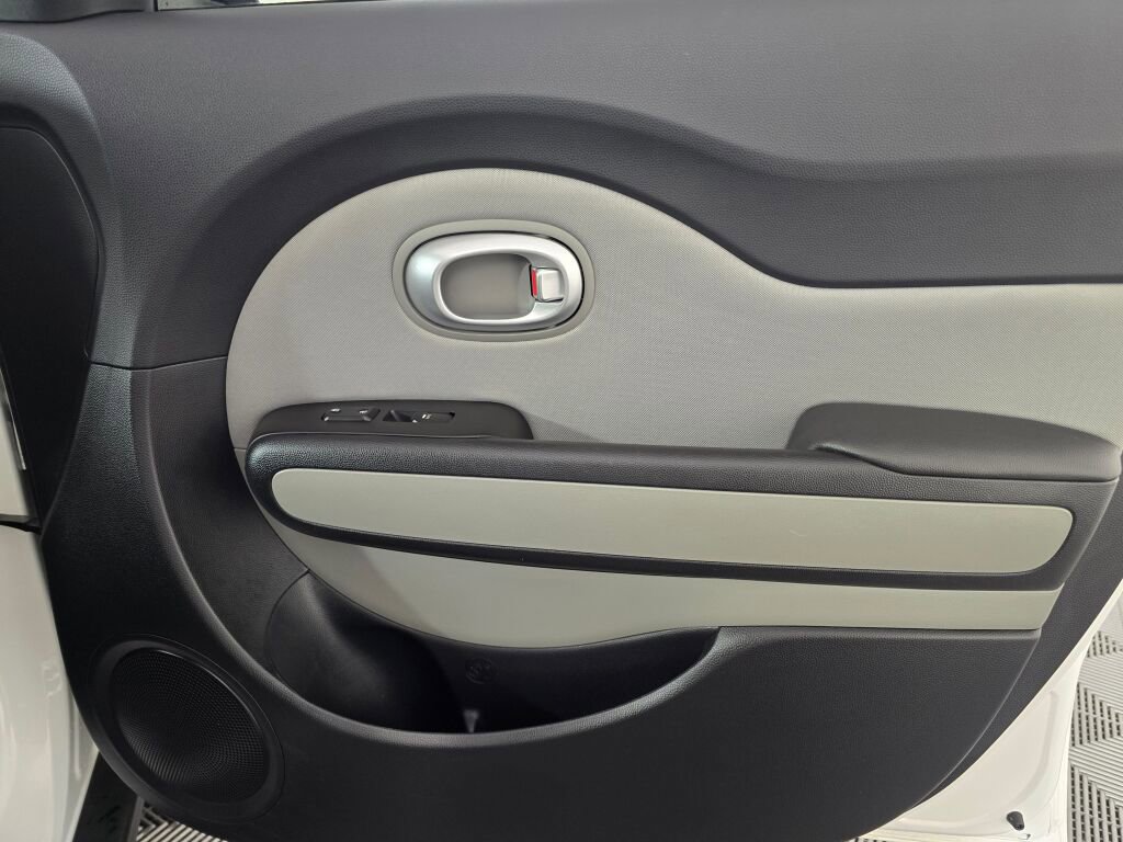 Used 2015 Kia Soul + image 41