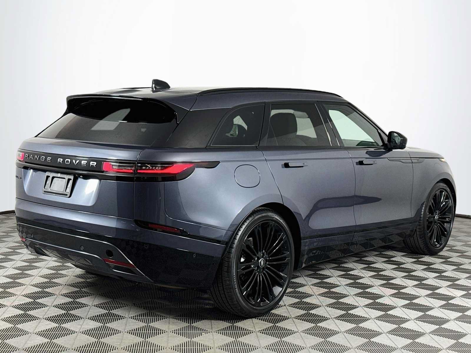 Used 2026 Land Rover Range Rover Velar Dynamic SE AWD/4WD image 5