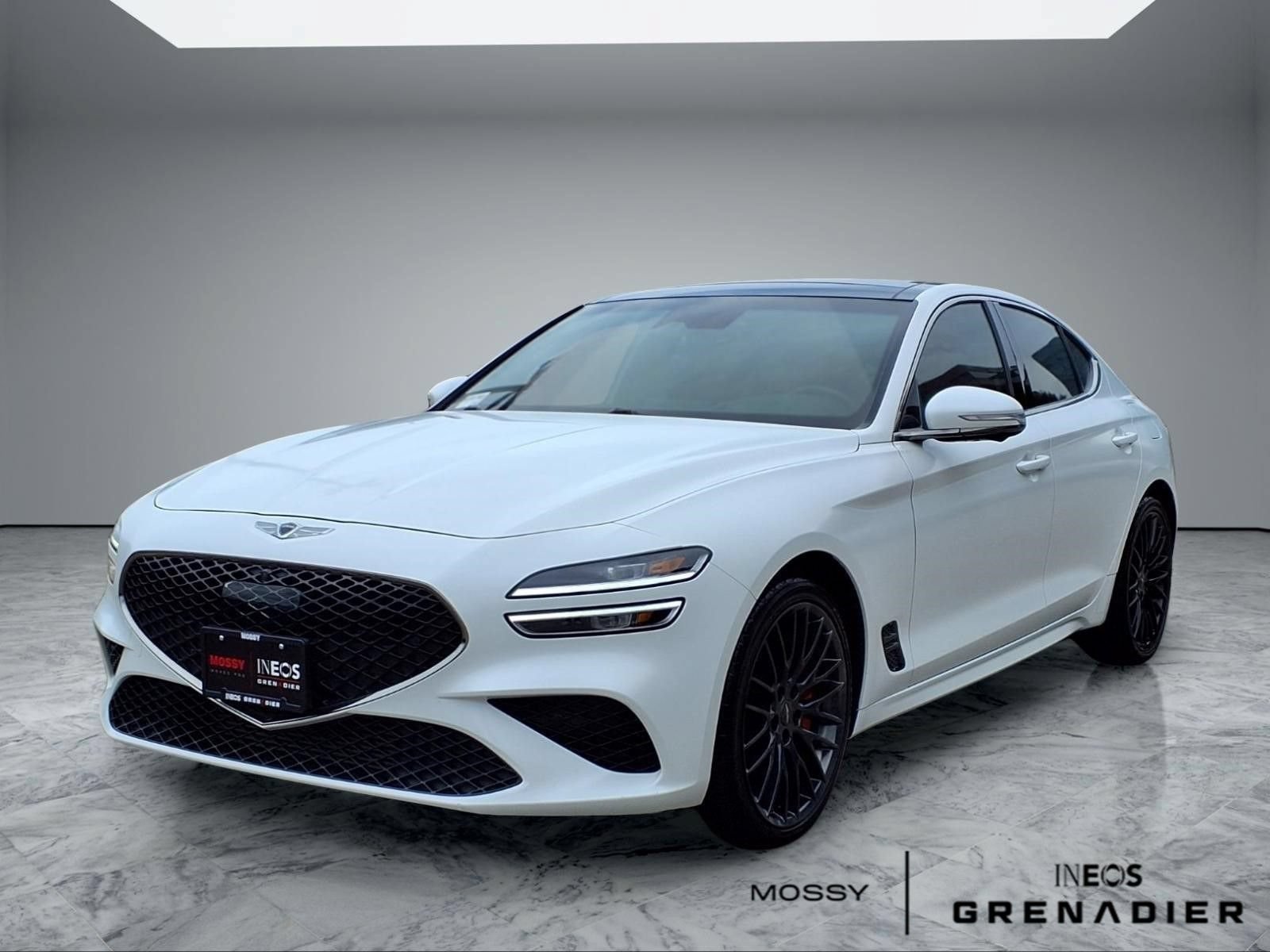 Used 2022 Genesis G70 3.3T Launch Edition RWD image 4