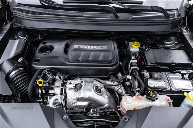 Used 2019 Jeep Cherokee Overland w/ Technology Group AWD/4WD image 27