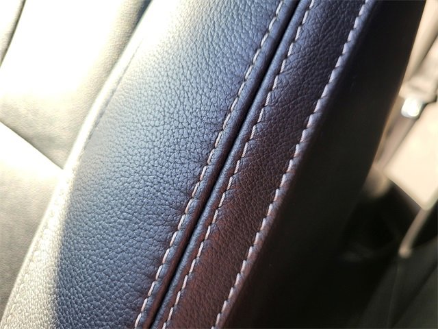 Used 2019 Volvo XC40 T5 Momentum image 16