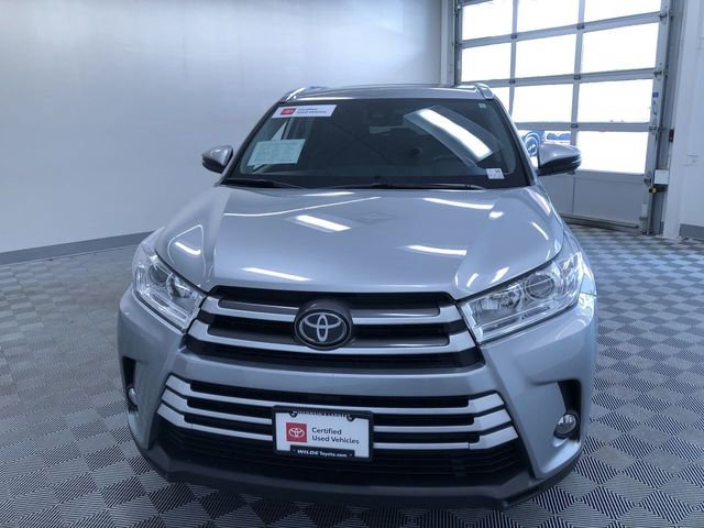 Used 2019 Toyota Highlander XLE AWD/4WD image 17