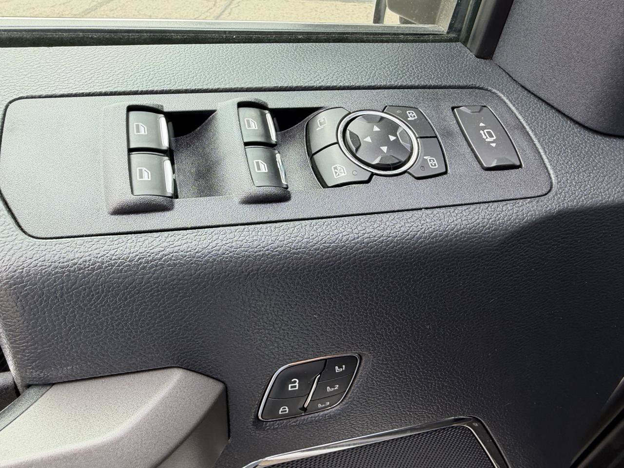 Used 2022 Ford F250 Platinum w/ FX4 Off-Road Package AWD/4WD image 19