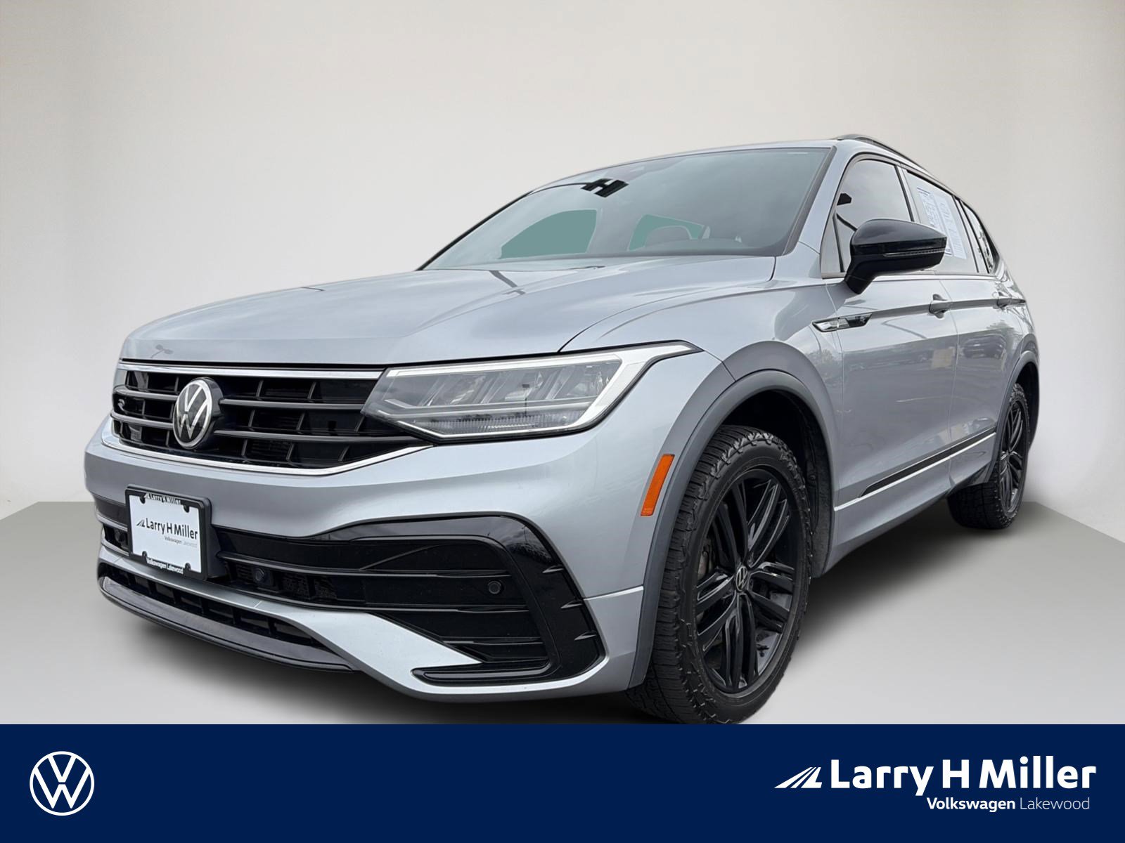 Used 2022 Volkswagen Tiguan SE R-Line FWD image 1