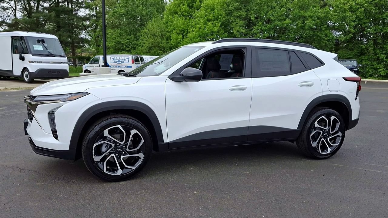 New 2026 Chevrolet Trax RS w/ Sunroof Package FWD image 7