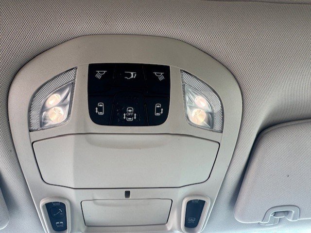 Used 2020 Chrysler Pacifica Limited w/ Tire & Wheel Group FWD image 25